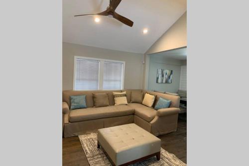 Modern Home:3 Bedroom;2.5 Bath Near M-Benz Stadium in Egyéb