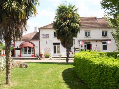 Auberge De Lamagistere - Hotel - Lamagistère