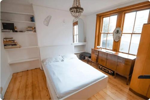 Characterful 2 Bedroom With Large Terrace, , London