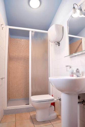 Standard Double or Twin Room image 10