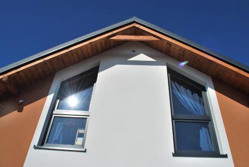 2 bedrooms, 5 beds