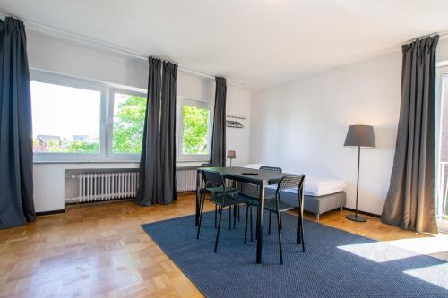 RAJ Living - 1 , 3 and 4 Room Apartments - 20 min Messe DUS & Airport DUS