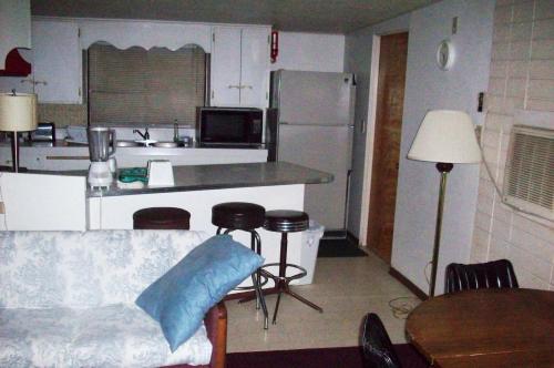 錫蘭德汽車旅館 (Hilander Motel) in 家園山