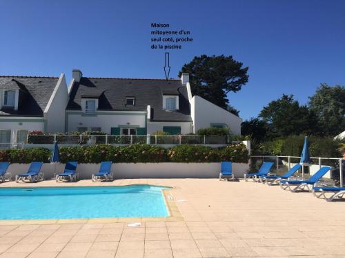 Maison de vacances de 56 m2 dans résidence avec piscine chauffée proche plages - Location saisonnière - Locmaria