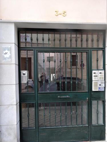 Domus Apartamentos Granada con parking gratuito en pleno centro - image 7