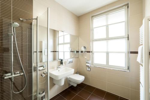One-Bedroom Apartment image 4