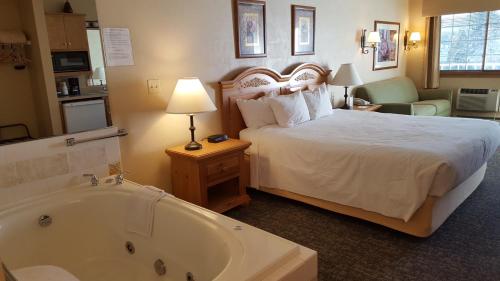 King Suite with Spa Bath and Sofa Bed