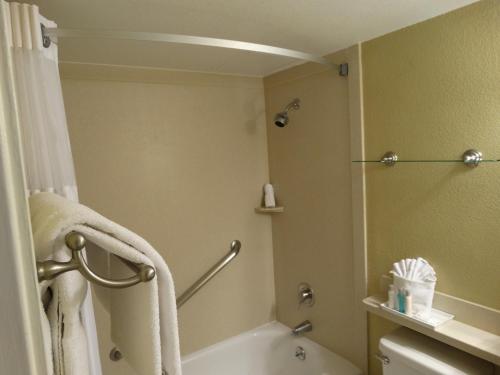 Suites at Jockey Club (No Resort Fee), Лас-Вегас (фото 2)