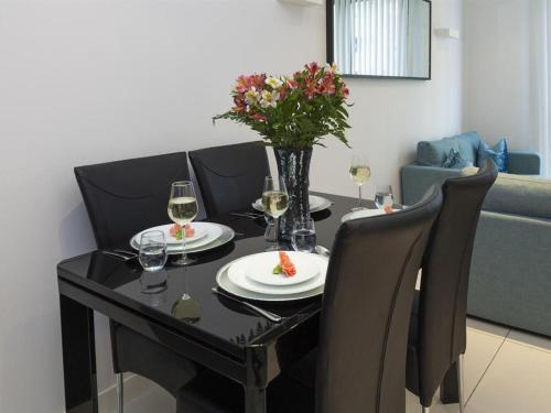 Exclusive Tower Bridge Apartment - image 4