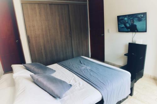2 bedrooms, 5 beds