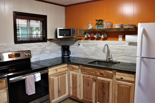 Lone Fir Resort - 주방