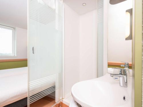 Economy Triple Room