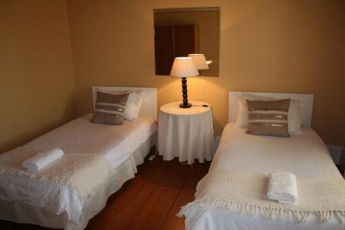 4 twin beds