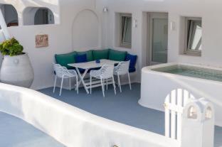 La Perla Villas and Suites - image 2