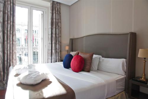 Luxury Suites - image 7