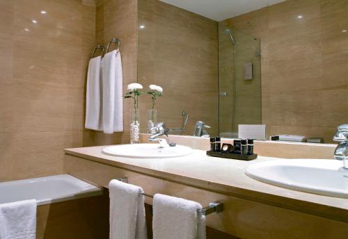 Luxury Suites - image 2
