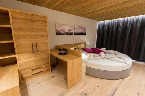 Arnica Mountain Hotel 5