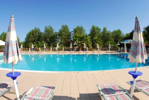 Swimming pool, Victoria mobilehome in camping Stella del Sud in Rodi Garganico