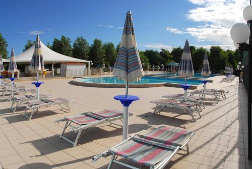 Swimming pool, Victoria mobilehome in camping Stella del Sud in Rodi Garganico