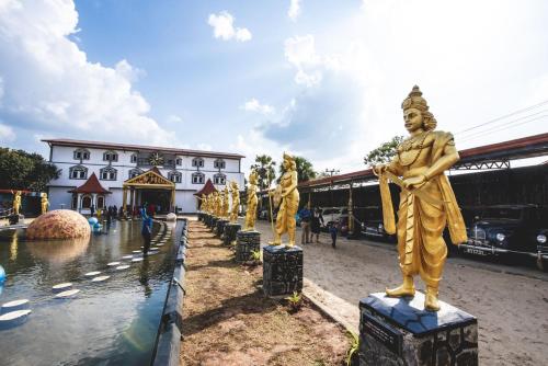 252254833 Thambu Illam