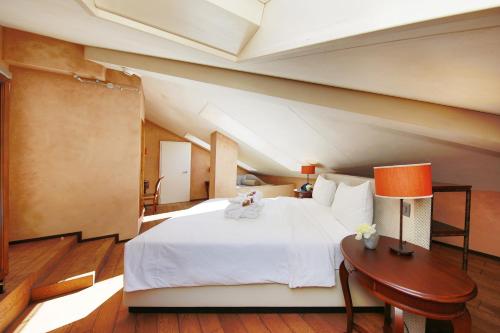 1 double bed, 1 twin bed, 1 sofa bed