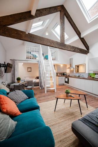 Air Host and Clean - Apartment 2 Broadhurst Court sleeps 6 minutes from town centre - image 9