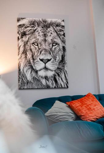 Air Host and Clean - Apartment 2 Broadhurst Court sleeps 6 minutes from town centre - image 5