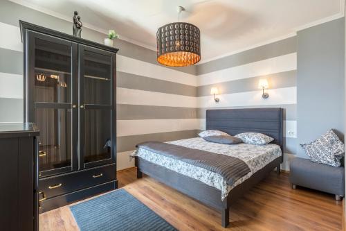 One-Bedroom Apartment with Spa Bath image 7