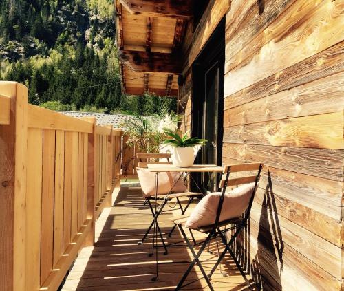 Chalet le petit Nicolas, jacuzzi, vue Mont Blanc in Argentiere