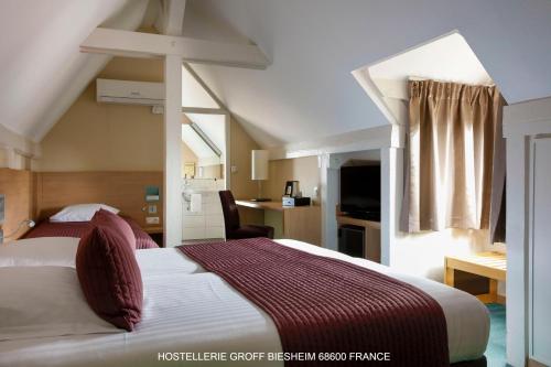 3 twin beds