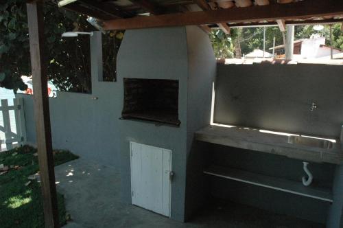 Two-Bedroom House - Beachfront image 6