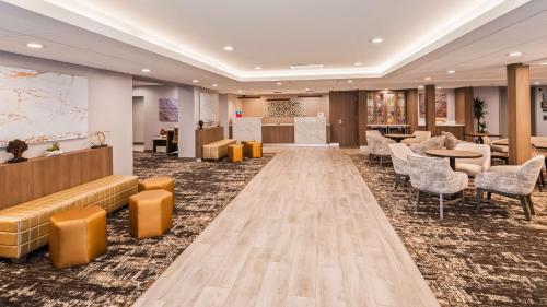 SureStay Plus Hotel by Best Western Chicago Lombard