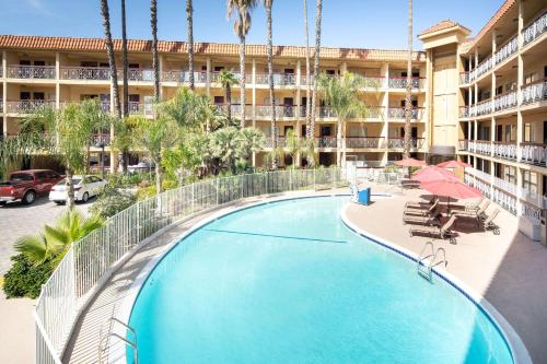 Ramada by Wyndham Burbank Airport in Burbank, USA
