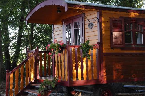 Accommodation in Outines