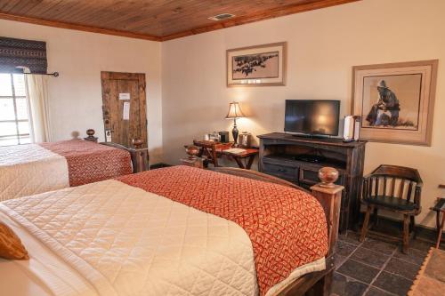 Deluxe Queen Room with Two Queen Beds