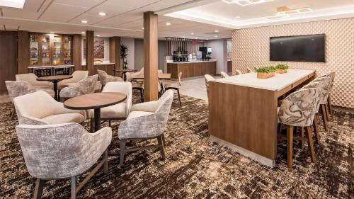 SureStay Plus Hotel by Best Western Chicago Lombard