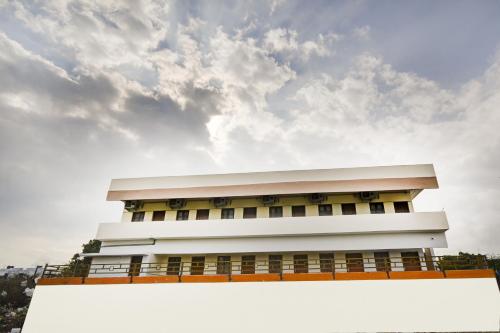 مدخل, Super Hotel O Aruthraa Residency in Madukkarai