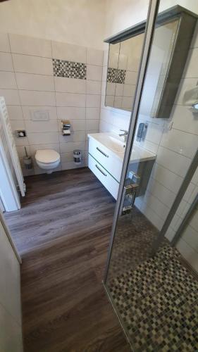 Fürdőszoba, Air Rooms Hotel in Kelsterbach