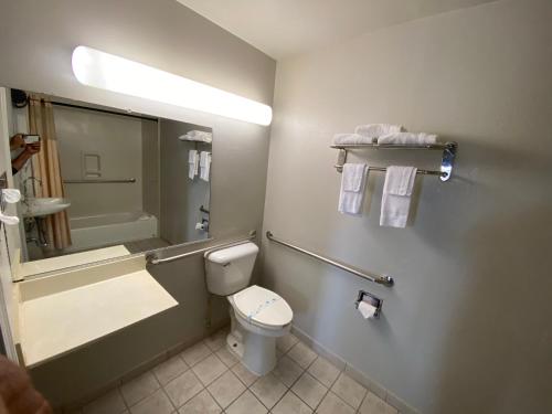 Budget Inn Of Hayward image 36