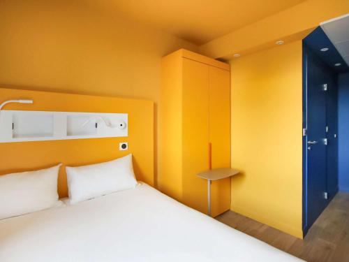 Triple Room with One Double Bed and One Pull-Out Bed