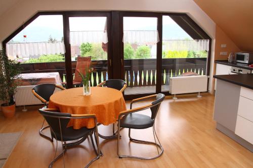 Erkély/terasz, Ferienwohnungen Haus Albert in Grossheubach