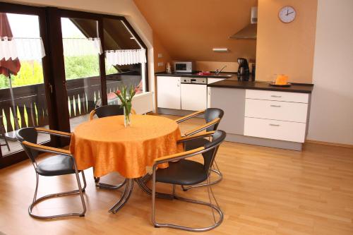 Konyha, Ferienwohnungen Haus Albert in Grossheubach