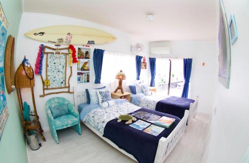2 twin beds