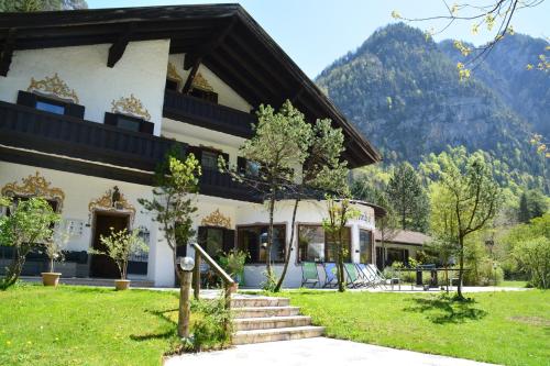 Pension Almhof Baumgarten - Accommodation - Bad Reichenhall