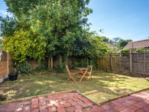 Bright, Comfy & Homely base for 4, & free parking!