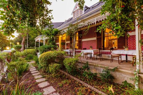 숙소 외관, 루젠위즌 게스트하우스 (Roosenwijn Guest House) in 스텔렌보슈