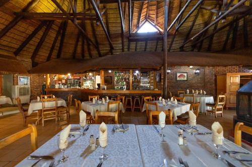 Ресторан, Red Sands Country Lodge in Куруман