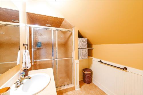 Uncorked Cottage - image 2