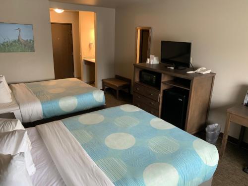 Sandhill Inn & Suites