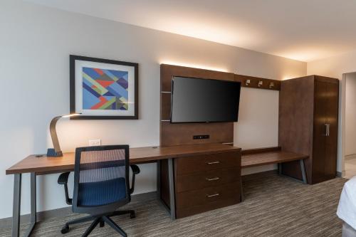 Holiday Inn Express & Suites Gainesville - Lake Lanier Area